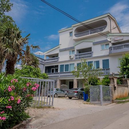 Apartment Busljeta Starigrad Paklenica Eksteriør bilde